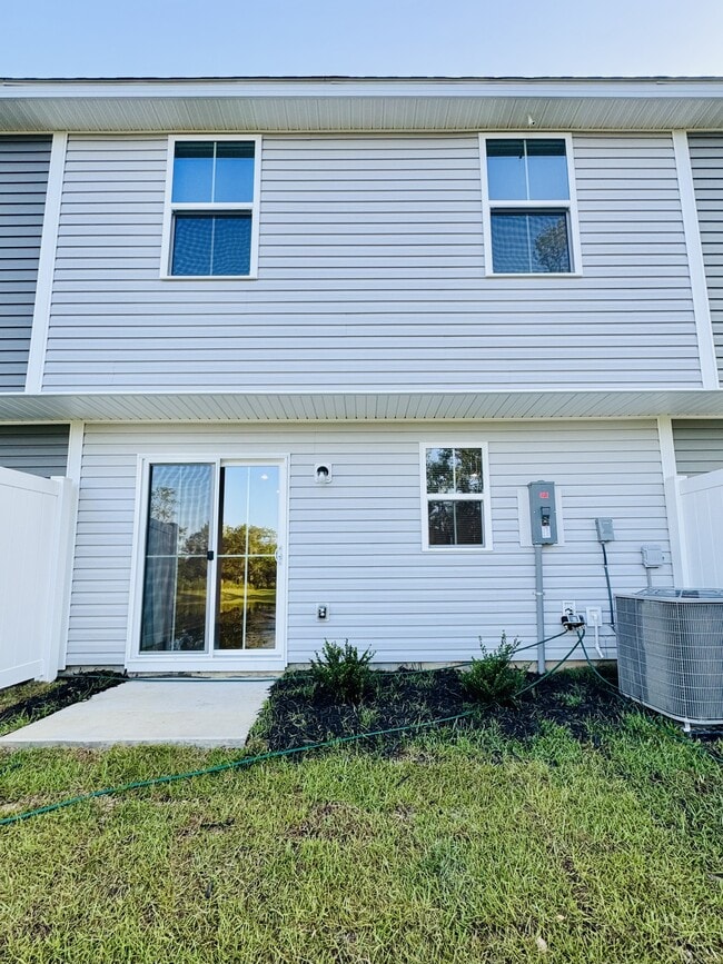 Building Photo - 405 Myrtle Mdws Dr
