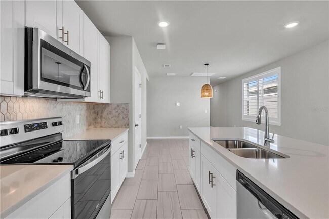 Building Photo - 44254 Frontier Dr