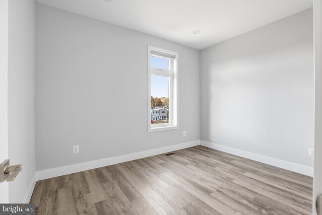 Building Photo - 2600 4th St NE