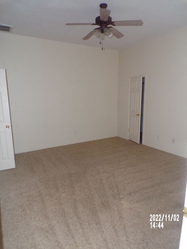 Building Photo - Great Duplex!