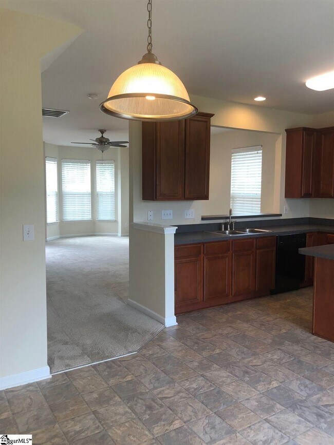 Building Photo - 210 Elise Dr