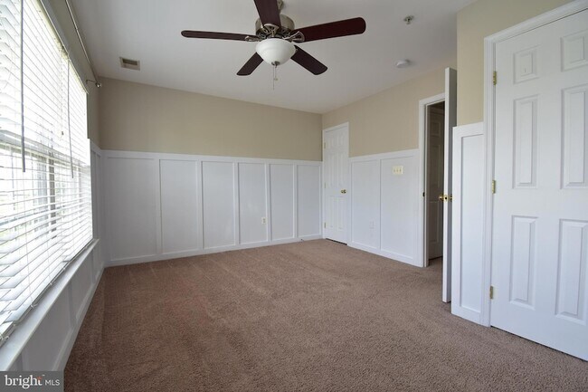 Building Photo - 5053 Kilburn St