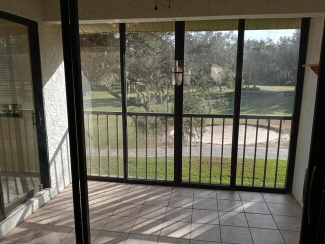 Building Photo - 1237 Country Club Dr