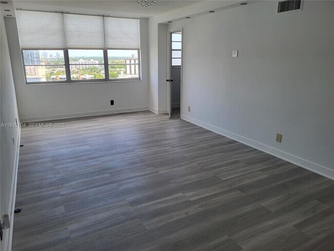 Building Photo - 137 Golden Isles Dr