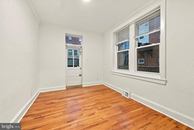 Building Photo - 334 Lombard St