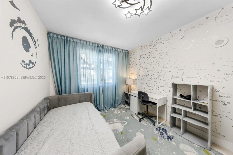 Building Photo - 20000 E Country Club Dr