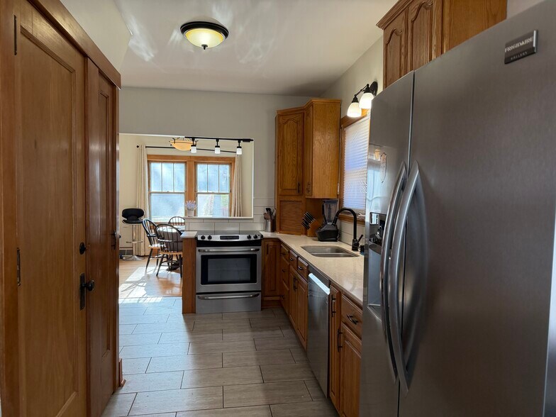 Building Photo - 18 Rustic W