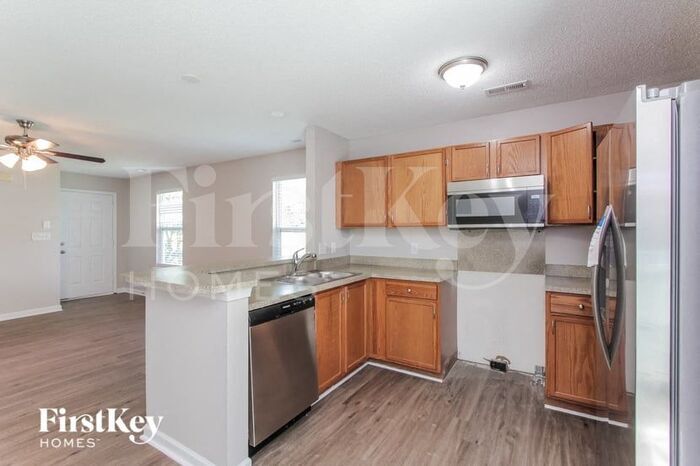 Building Photo - 136 Peterborough Dr