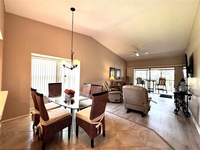 Building Photo - 4644 Weybridge St