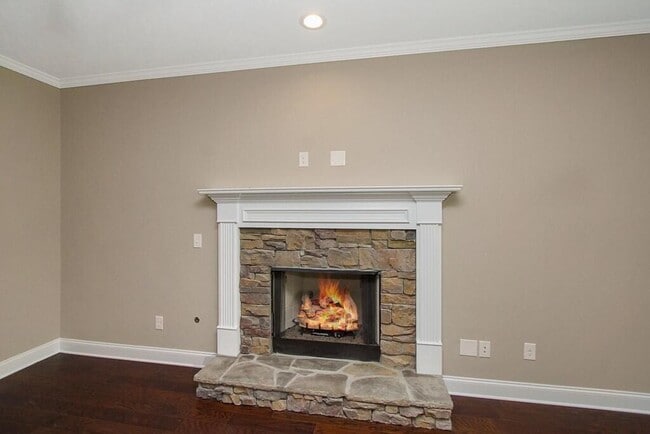 Building Photo - 1715 Davenport Dr