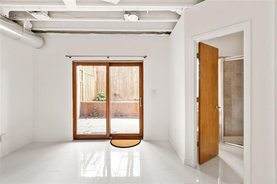 Building Photo - 5 Krog St NE