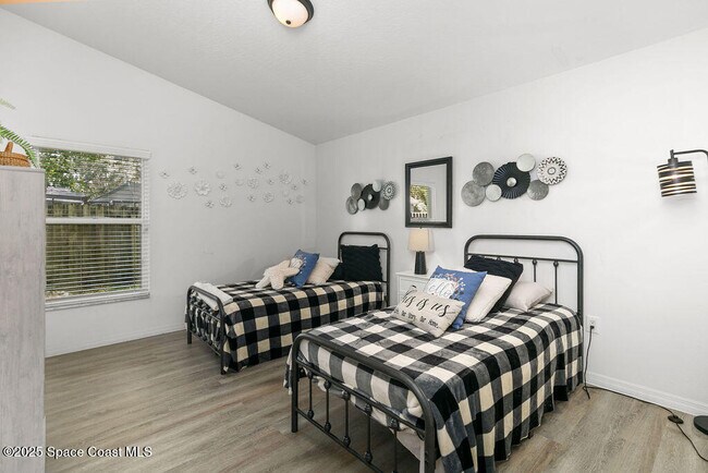 Building Photo - 4243 Pondapple Dr