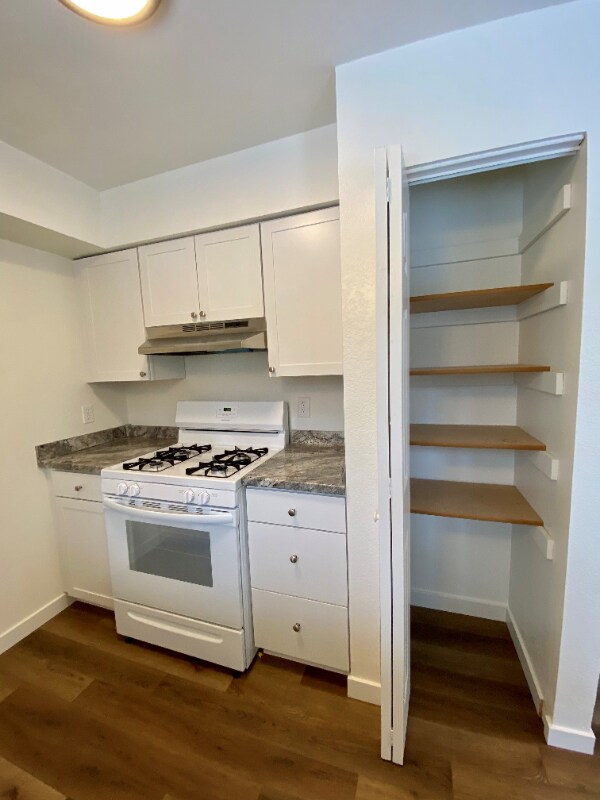 Building Photo - 437 E Beaver Ave