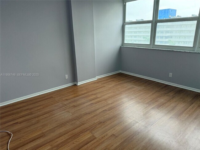 Building Photo - 1880 S Ocean Dr