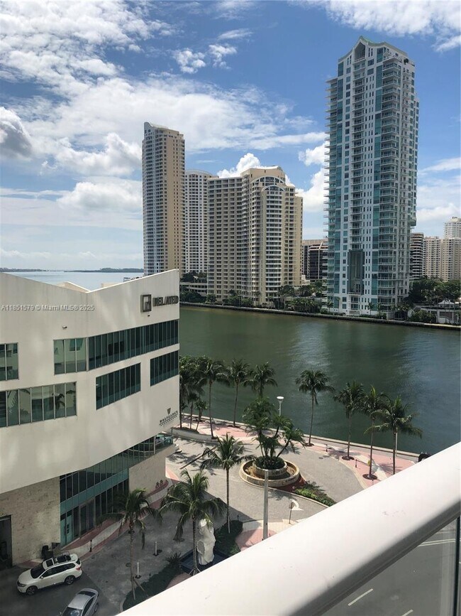 Building Photo - 300 S Biscayne Blvd
