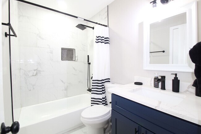 Building Photo - 3367 Oak Dr SW