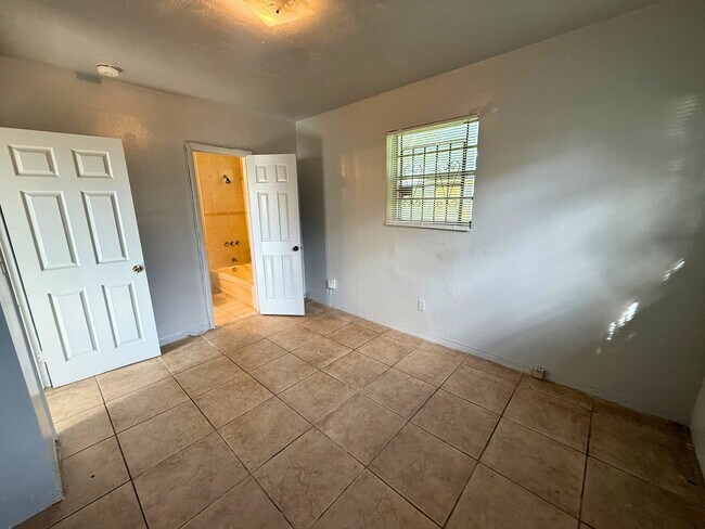 Building Photo - 9745 NW 20th Ave