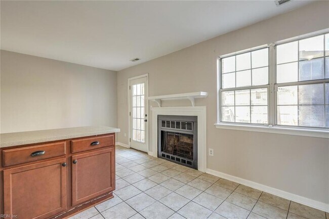 Building Photo - 436 Peregrine St