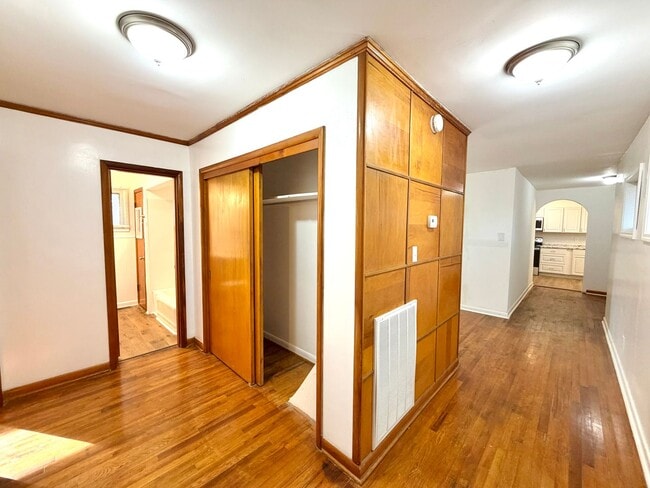 Building Photo - 887 Elwood Dr