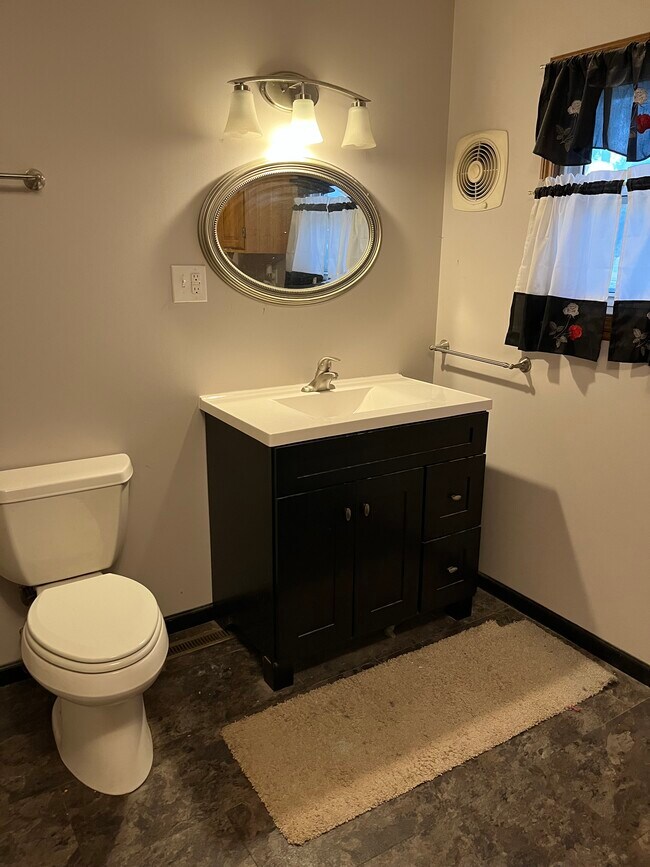 Building Photo - 3776 E Country Club Rd