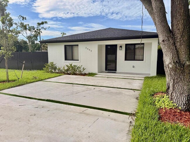 Building Photo - 2420 NW 154th St