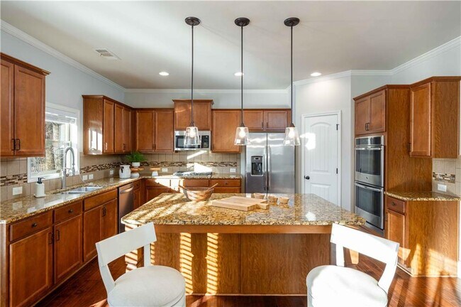 Building Photo - 5875 Chestnut Dr