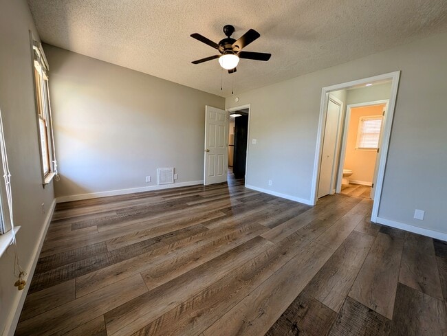 Building Photo - 124 Green Vale Dr