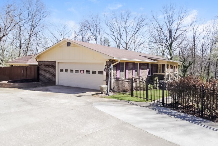 Building Photo - 302 Ridgedale Dr SE