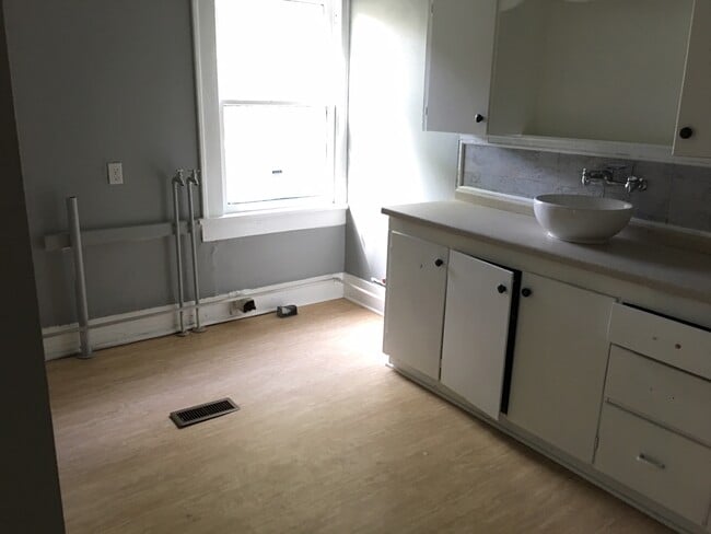 Building Photo - 2725 E 1st St