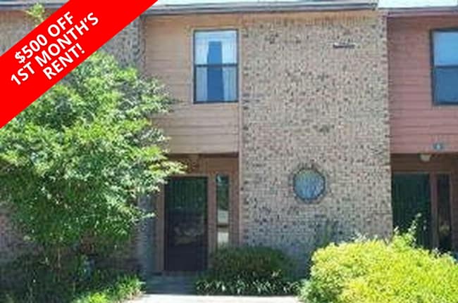 Primary Photo - "Charming 2-Bed Townhouse Retreat in Fort Walton Beach!"