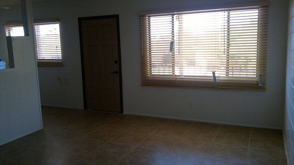 Living room 2 - 628 E Drachman St