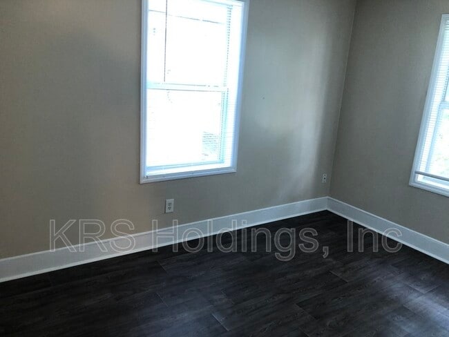 Building Photo - 1032 37th St