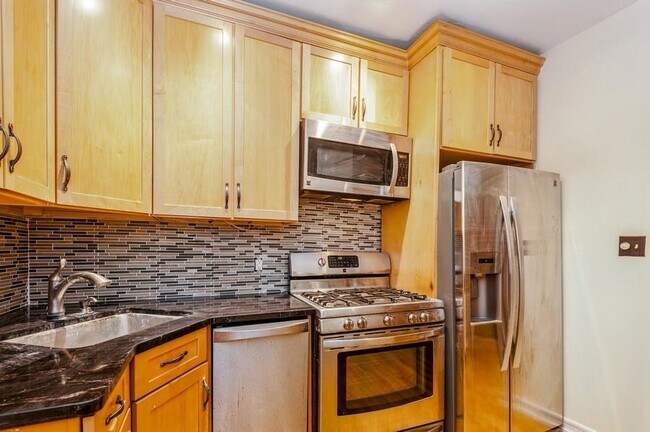 Building Photo - 207 14th St