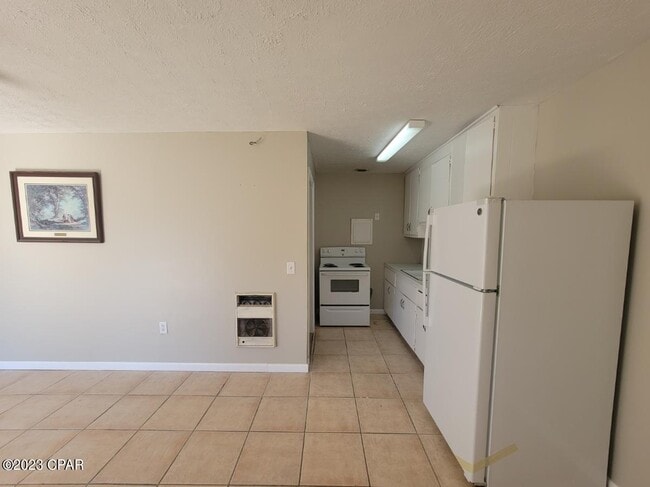 Building Photo - 2319 E 16th Ct