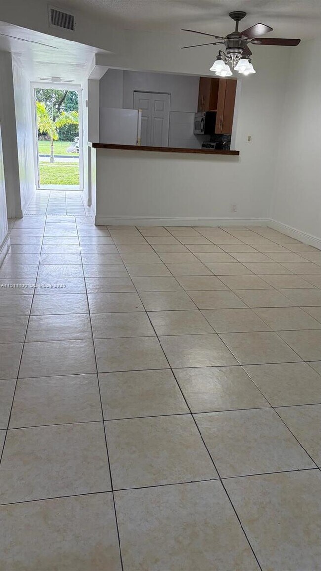 Building Photo - 7925 Fairview Dr