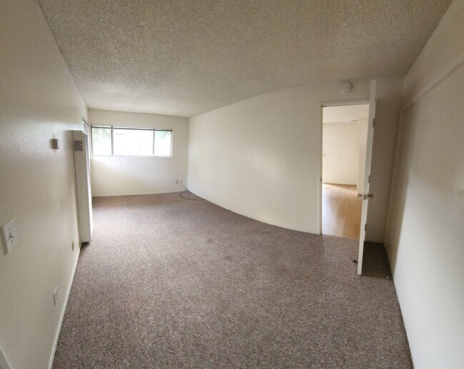 Building Photo - 4 bed 2 bath spacious home with 2 car garage in SLO!