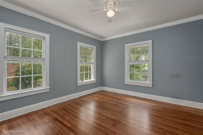 Building Photo - GORGEOUS 4/2.5 BROADMOOR HOME-ACROSS FROM DUCK POND PARK & LIBRARY
