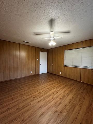 Building Photo - 3205 Pin Oak Dr
