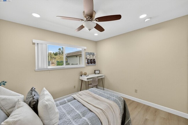 Building Photo - 1810 Peary Way