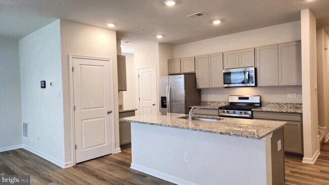 Building Photo - 717 Pickerel Pl
