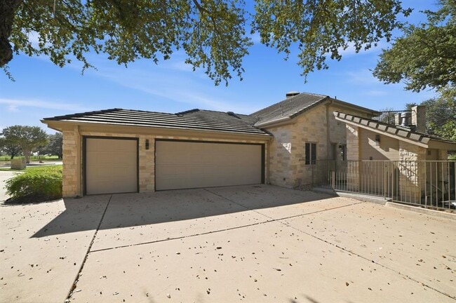 Building Photo - 2700 Marina Shores Dr