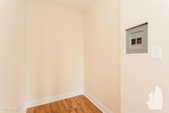 Building Photo - 1157 W Diversey Pkwy