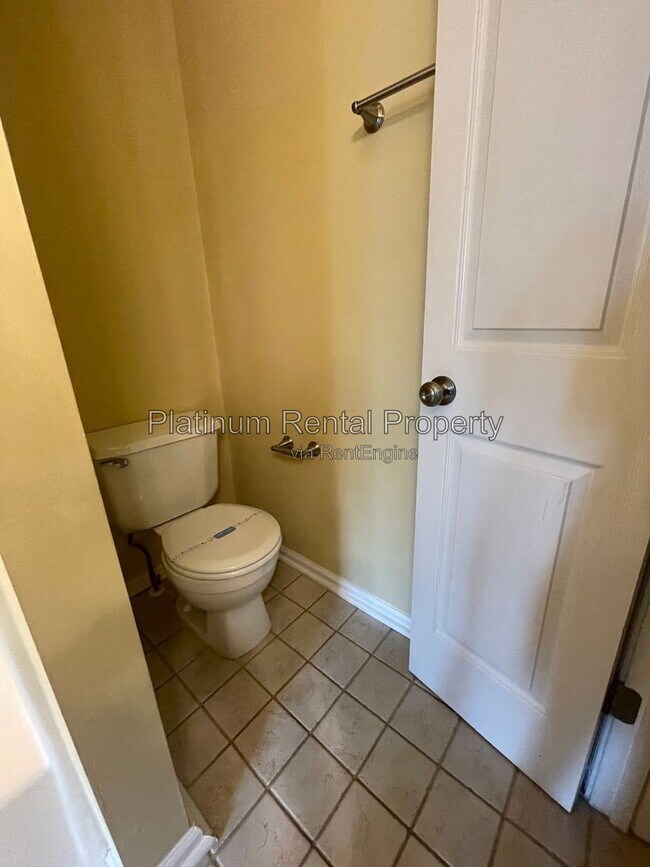 Building Photo - 810 Camelon Ct