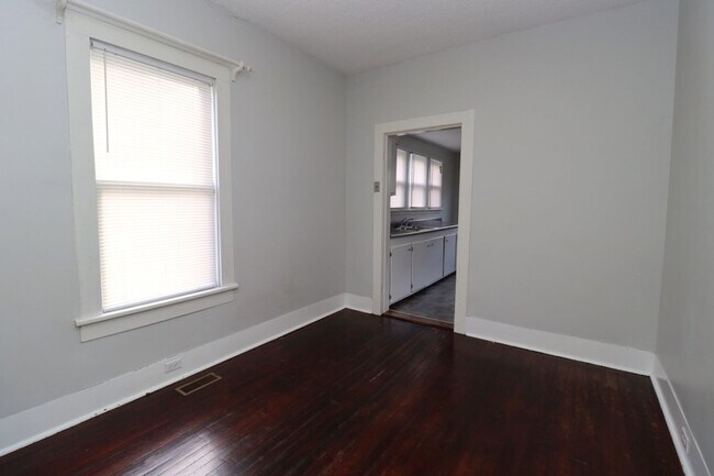 Building Photo - 4910 Colonial Dr