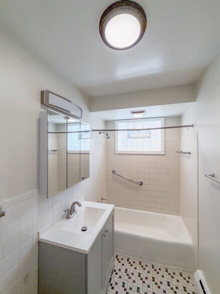 Building Photo - 9012 Lamon Ave