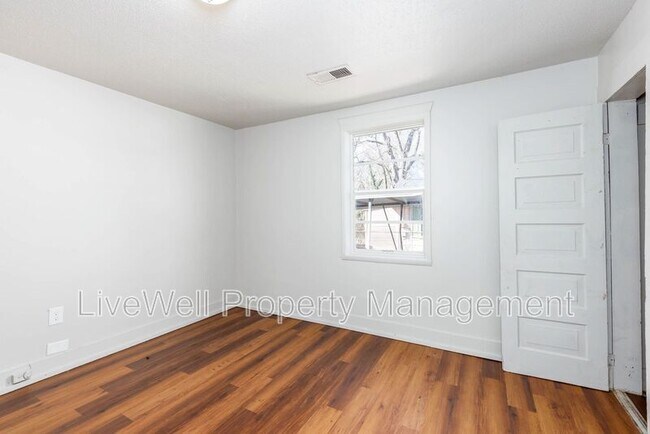 Building Photo - 2212 20th St N