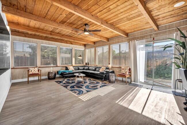 Building Photo - 405 Gregory Way