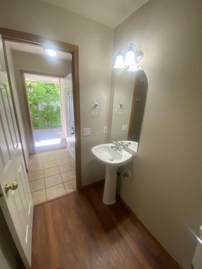 Building Photo - Move in special- 2 weeks free!  Lake Steve...