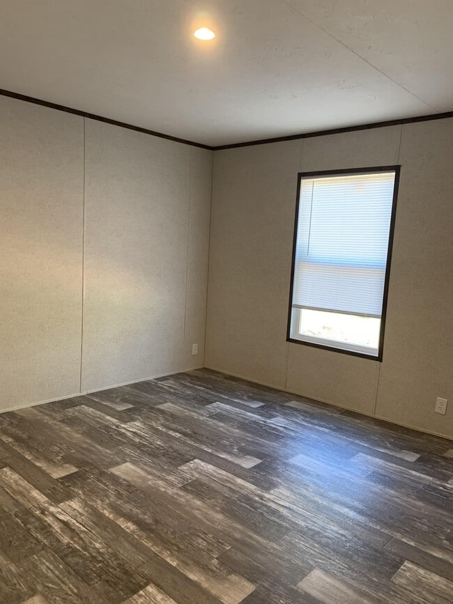 Building Photo - 104 Bristol St