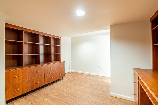 Building Photo - MUST SEE! Cozy Corner Cape in Chevy Chase is Move-in Ready!